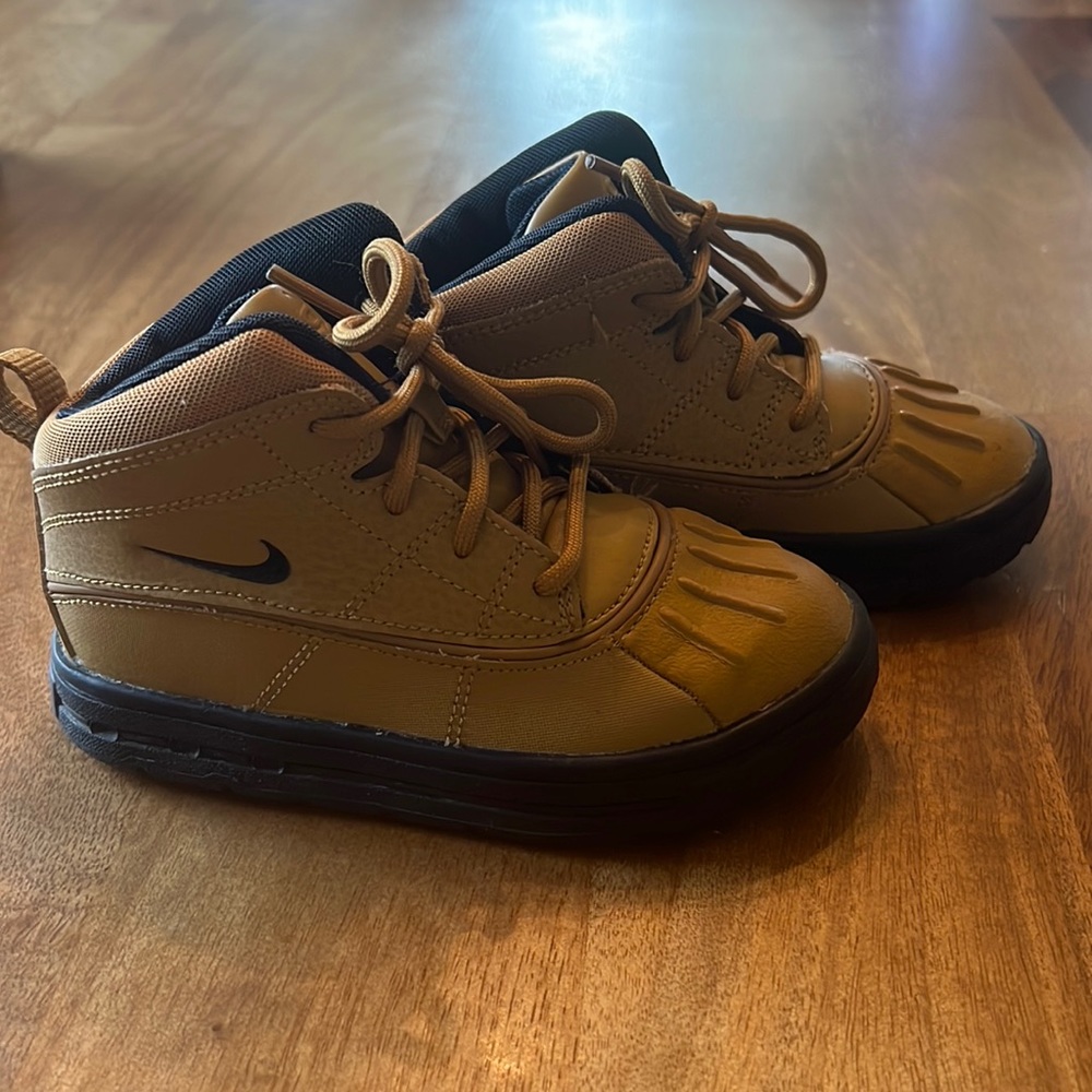 Nike Woodside ACG boots
